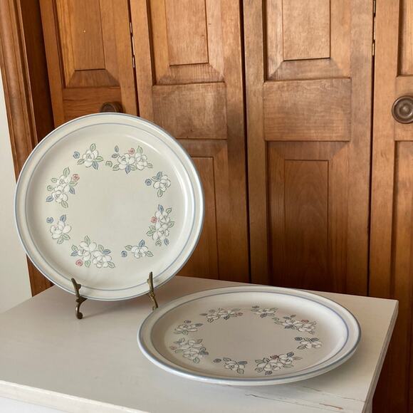 Vintage Hearthside Chantilly Fleur de Lune Dinner Plates, Set of 2 - Picture 1 of 7